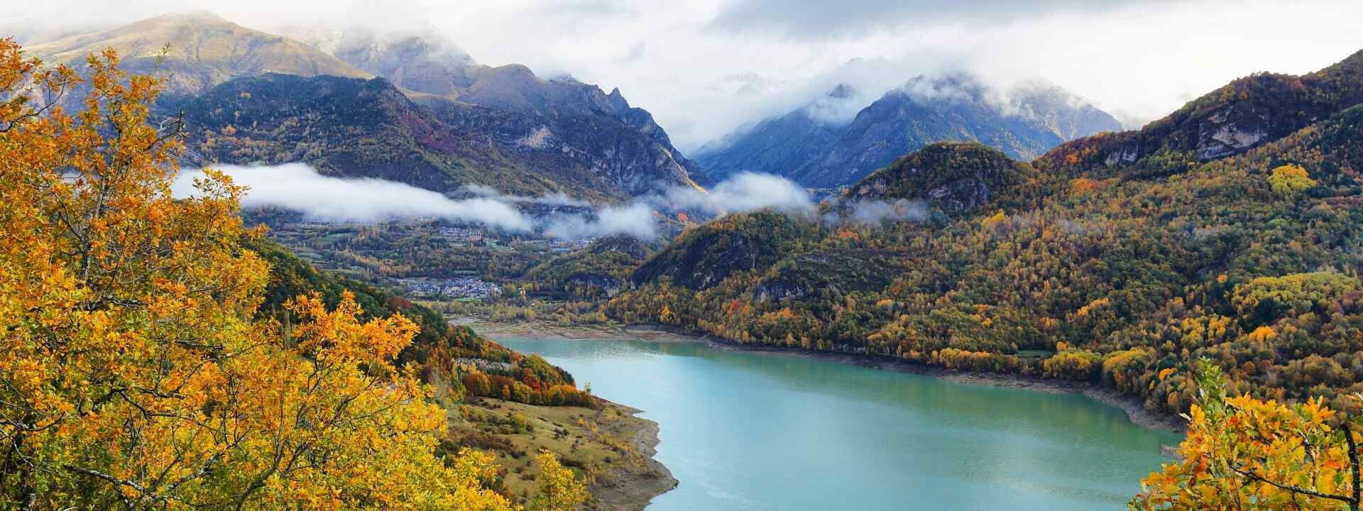 A orillas de un embalse: el pueblo con 0 habitantes y más de 1000 metros de altitud en los Pirineos