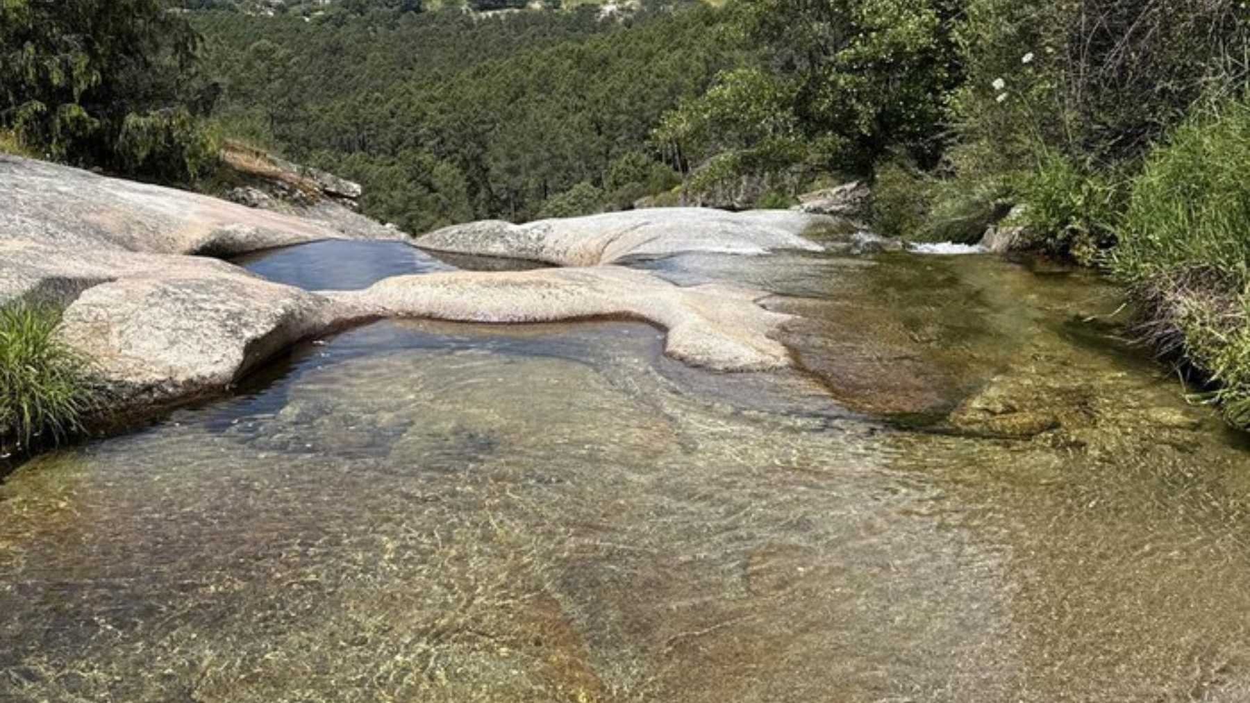 Aguas cristalinas y pozos naturales a solo una hora de Madrid: este es el paraje desconocido ideal para una tarde de verano