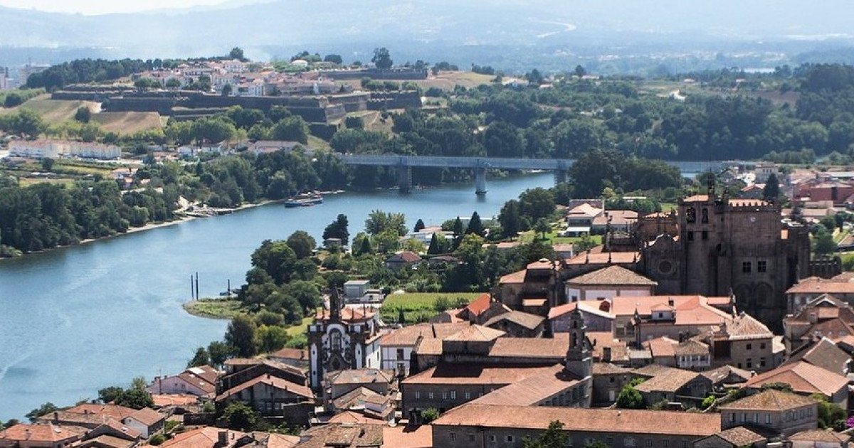 Así es la ruta histórica por las Rías Bajas que sigue los pasos del 'Colón gallego'