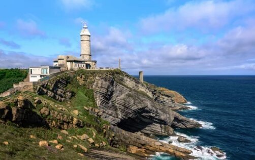 Así es por dentro el faro más emblemático de Cantabria (y ahora puedes subir a lo más alto)
