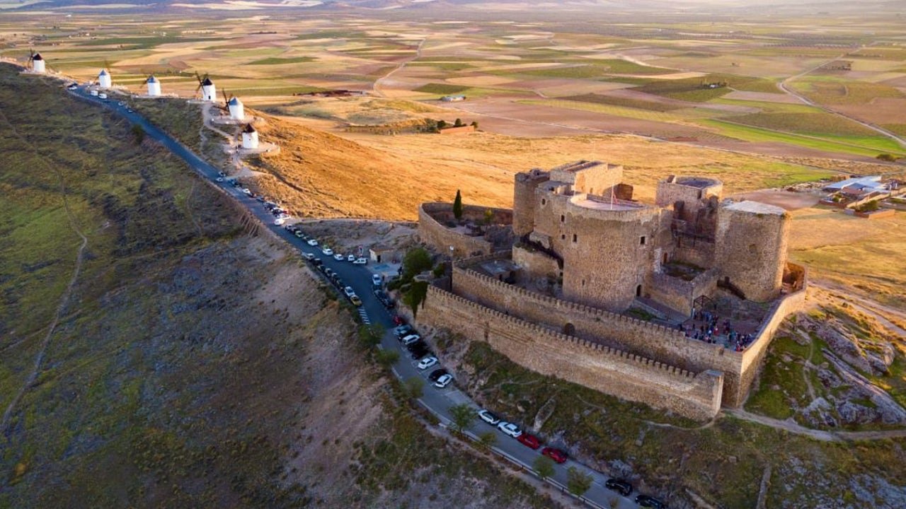 Cómo disfrutar de una velada de historia y vino gratis en uno de los castillos más bonitos de Toledo