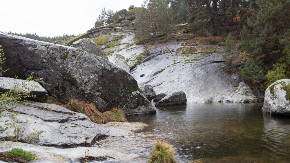 Con 1520 metros de altitud y rodeado de pinares: el pueblo de la Sierra de Gredos recomendado para senderistas