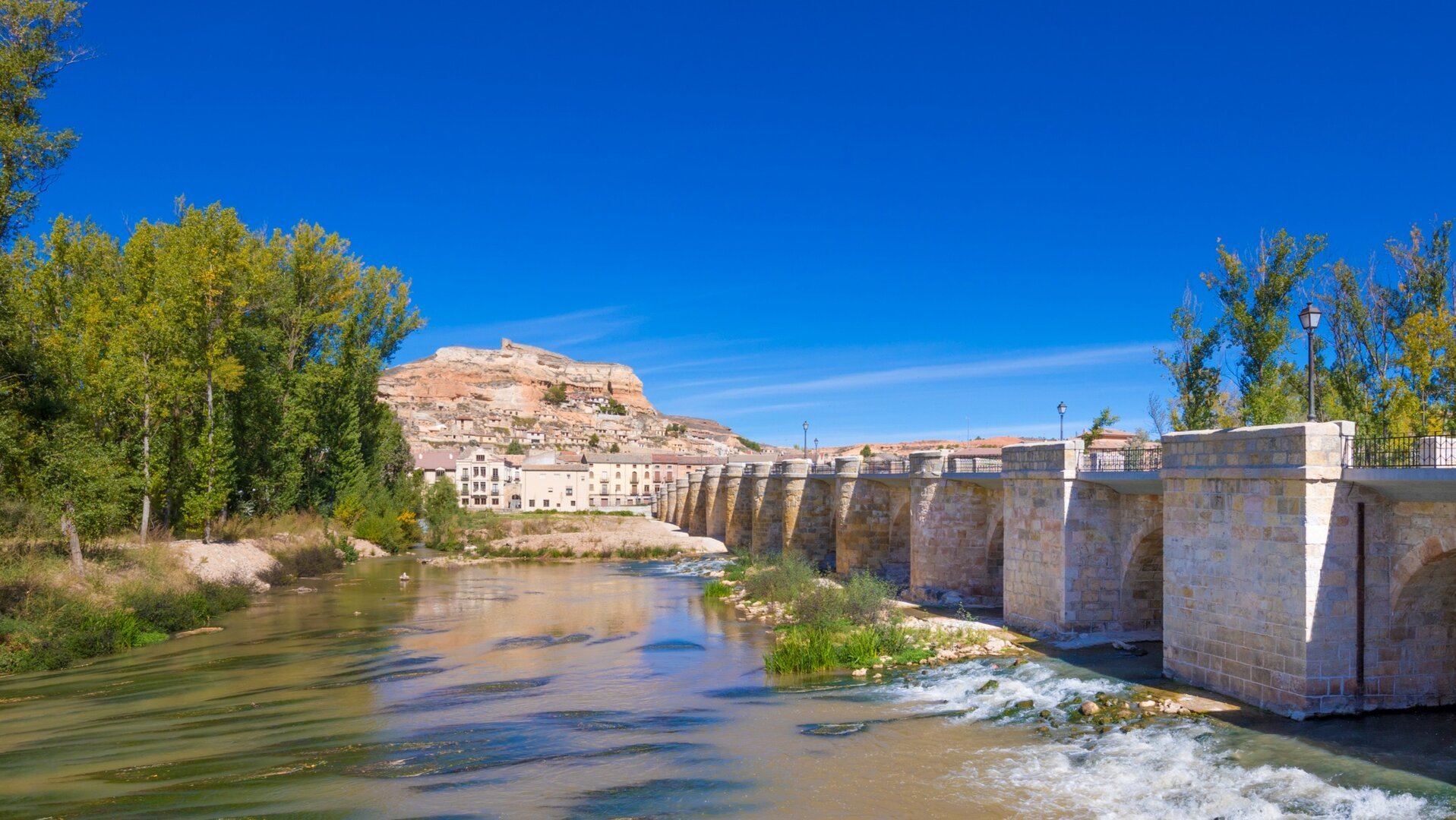 Con un puente medieval sobre el río Duero: la bonita villa declarada Conjunto Histórico en Soria