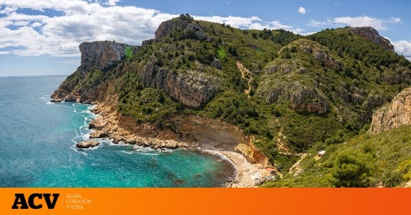 Descubre esta playa de aguas cristalinas muy cerquita de Valencia y que parece el Caribe