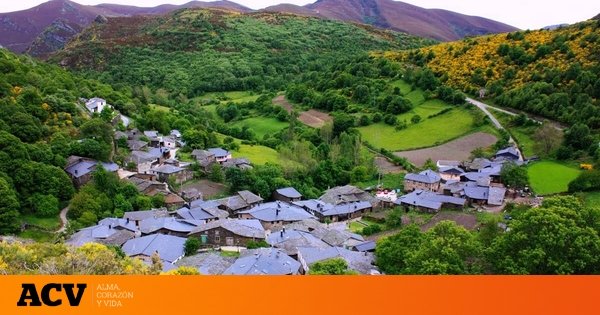 Descubre la aldea de cuento de este rincón de Galicia: con casas de pizarra en plena naturaleza y junto a varias cascadas