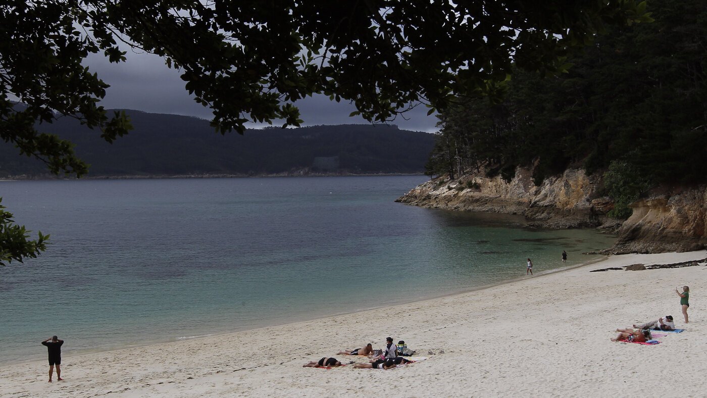 Descubrí esta ruta senderista y no doy crédito: entre aguas turquesas y en la costa de Lugo