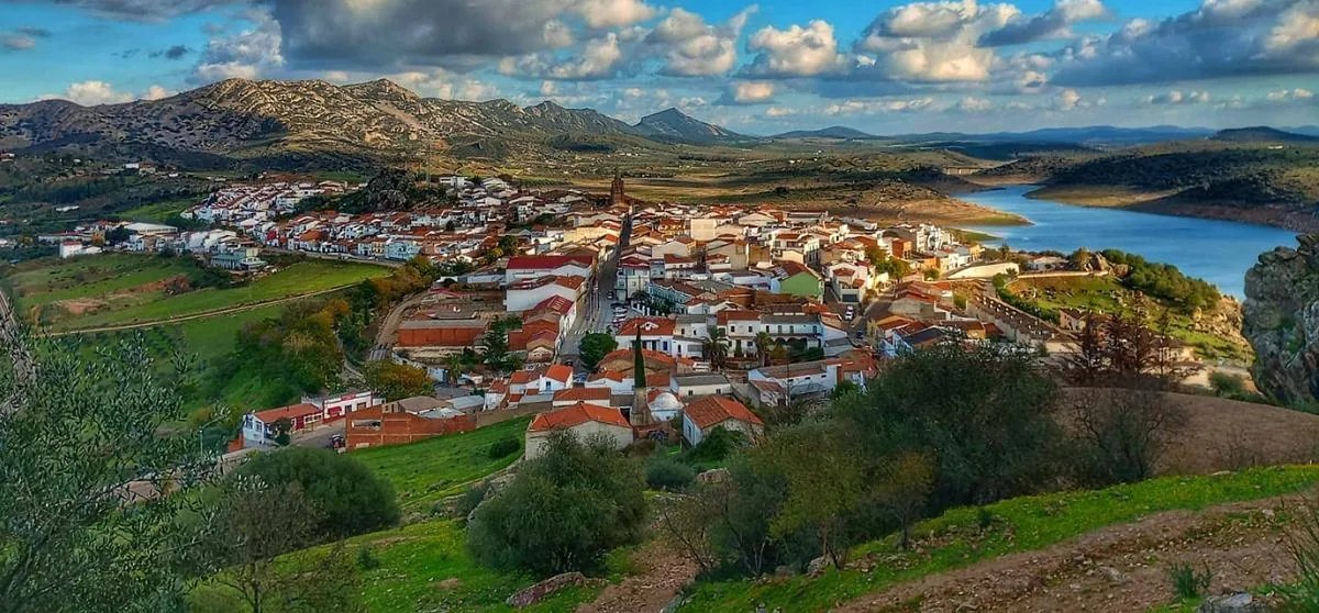 El balneario de termas romanas y aguas medicinales declarado Patrimonio de la Humanidad que hay en un pueblo extremeño