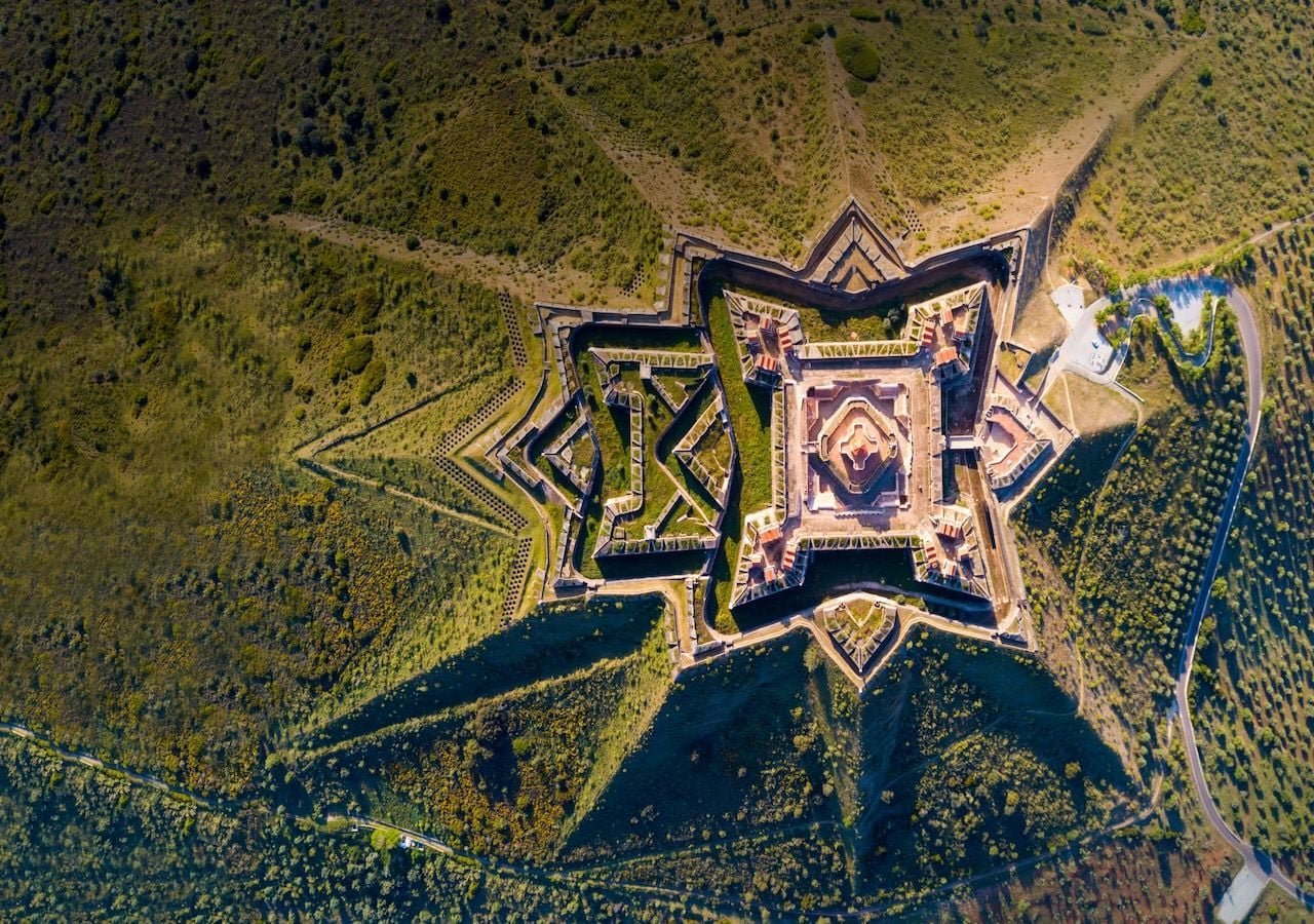 El castillo con forma de estrella del siglo XVII que pocos conocen, es Patrimonio Mundial y está a 20 minutos de España