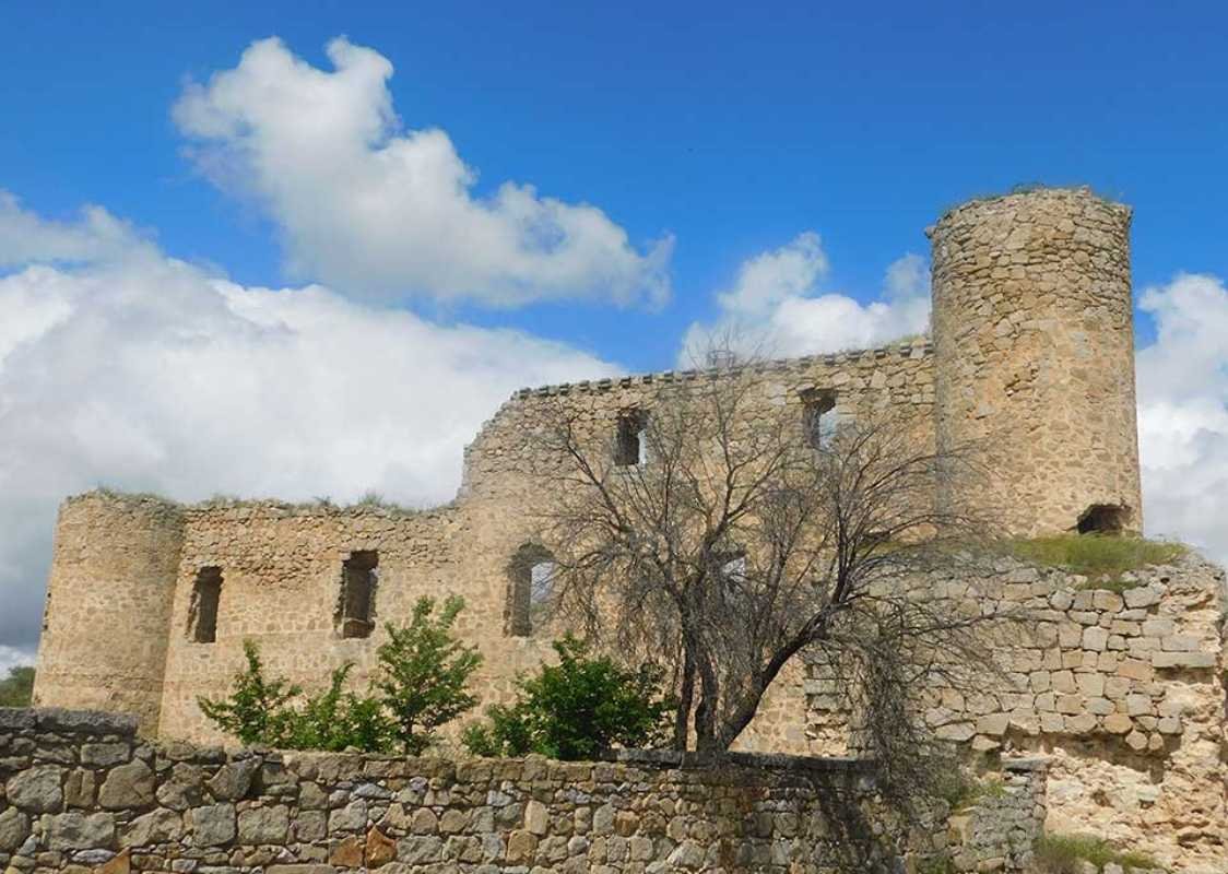 El castillo de un pueblo de Toledo que se podrá visitar gratis: era de la familia de Garcilaso de la Vega - ENCLM