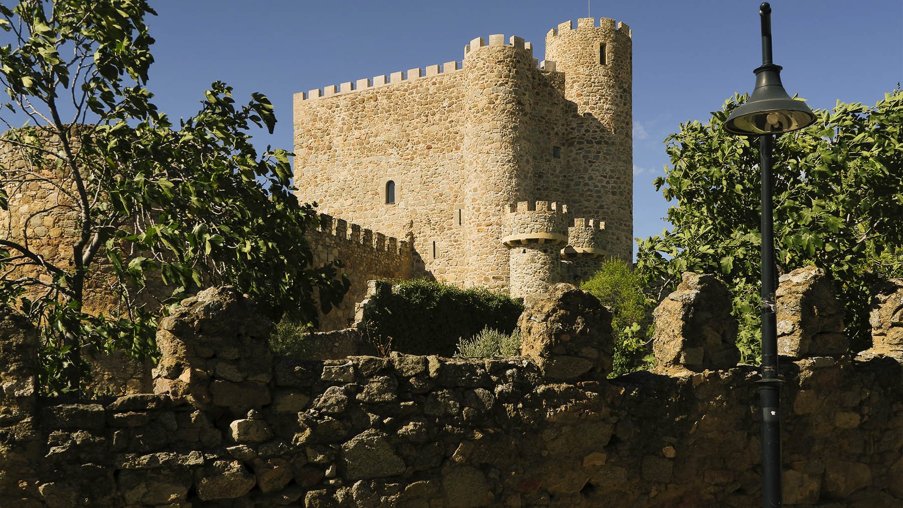 El castillo más infravalorado de Madrid es una joya medieval del siglo XV y fue hogar de Isabel la Católica