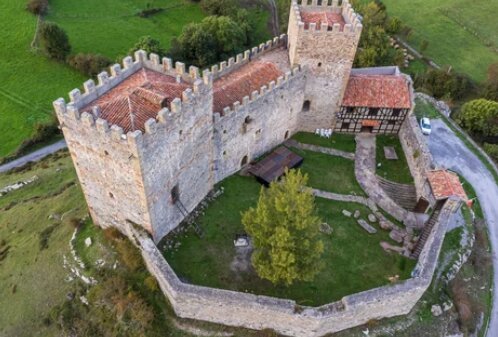 El castillo que cambió la historia de Cantabria… y casi nadie lo visita