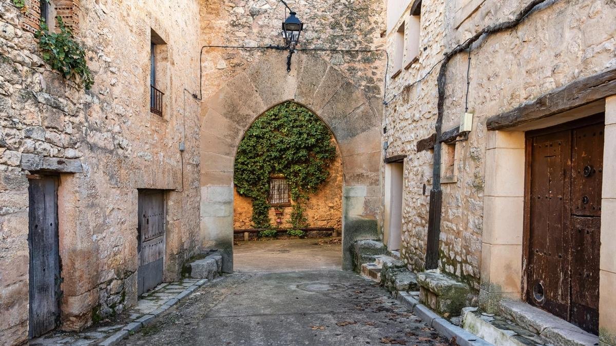 El desconocido pueblo de España que parece un museo medieval al aire libre: tiene apenas una treintena de habitantes y es una joya intacta
