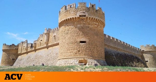 El desconocido pueblo de León que tienes que visitar una vez en la vida: con una torre única y el primer castillo artillero de España