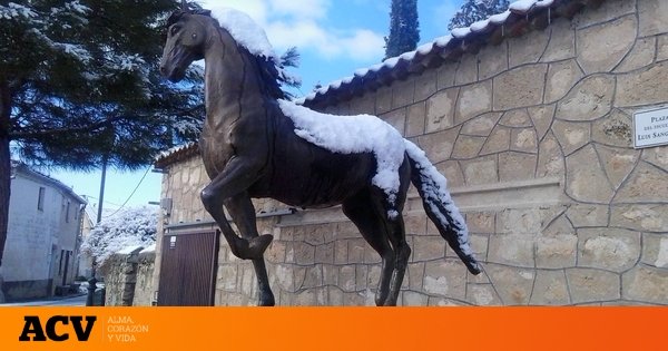 El desconocido pueblo de Segovia con un entorno natural envidiable: con un palacete que es BIC, rodeado de monte y con un puente de los enamorados