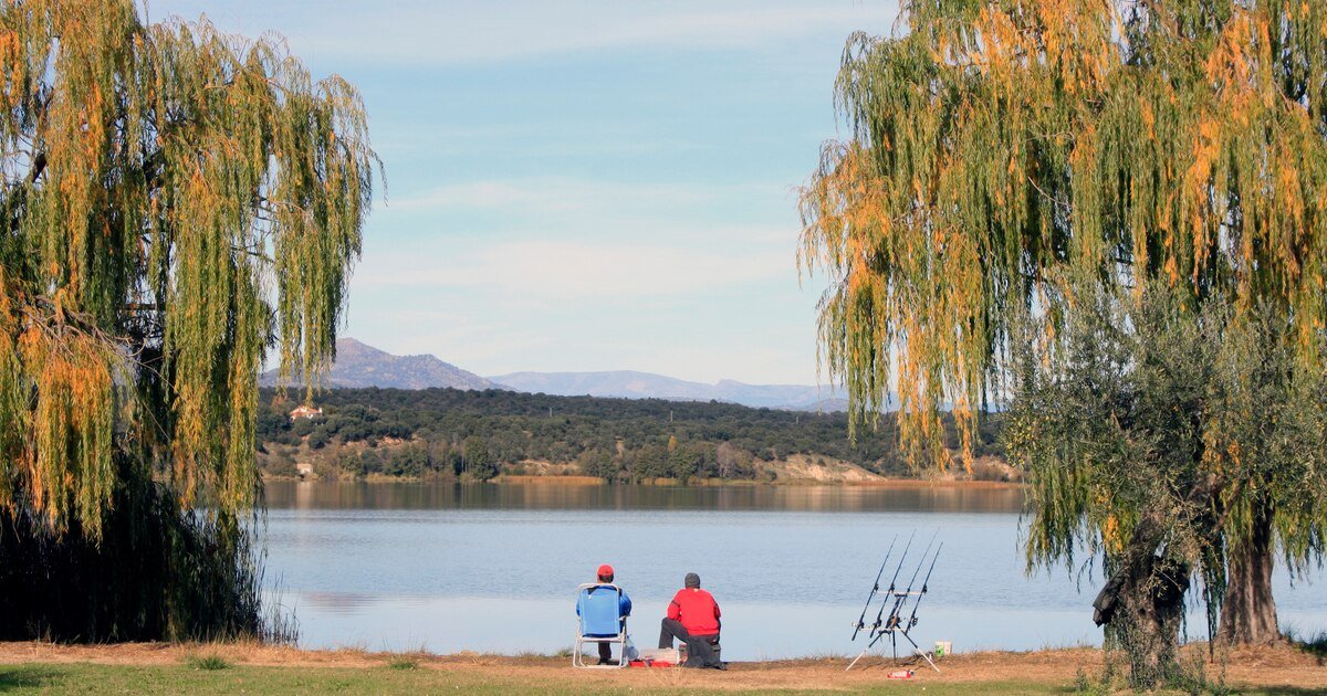 El embalse de Toledo que tiene una de las mejores piscinas naturales de La Mancha: un rincón familiar perfecto para refrescarse en verano