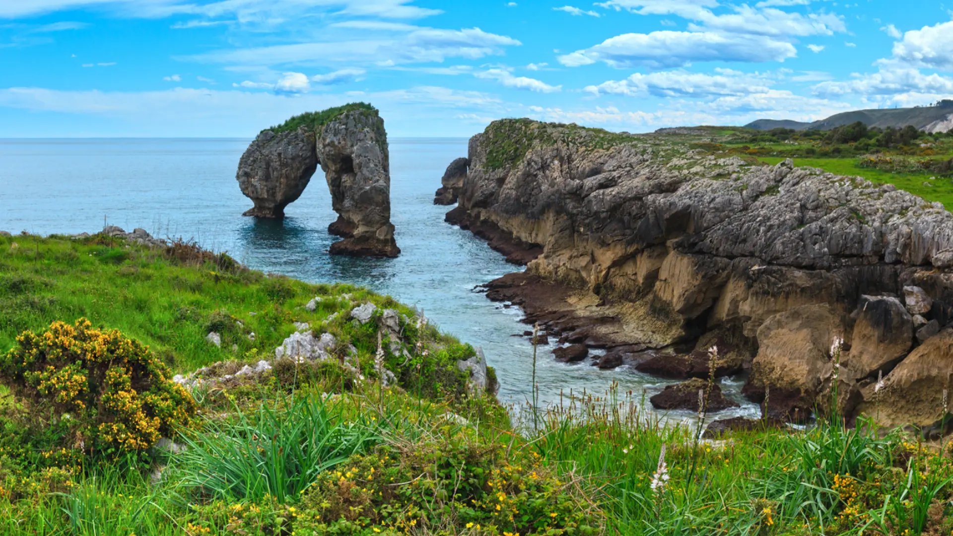 El encantador pueblo de Asturias situado en un enclave privilegiado: un remanso de paz y un entorno increíble
