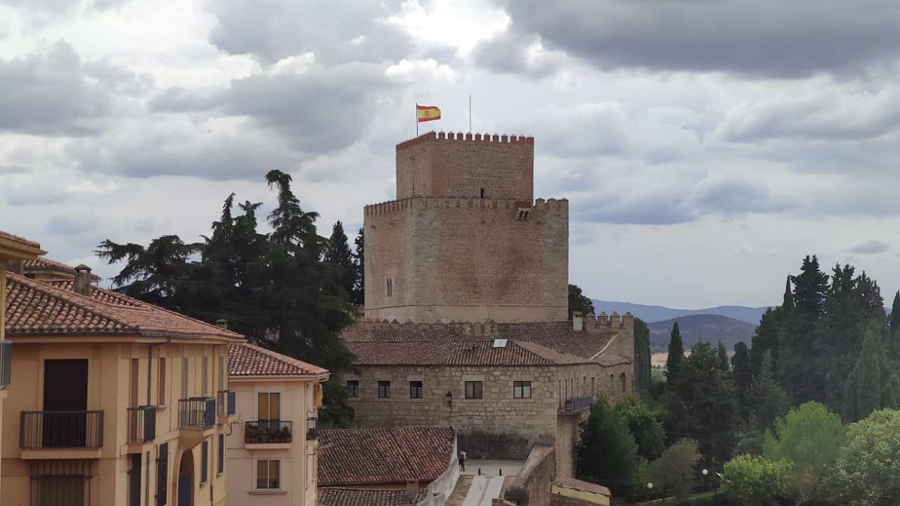 El impresionante castillo que controlaba la frontera portuguesa y en el que ahora puedes dormir a un módico precio