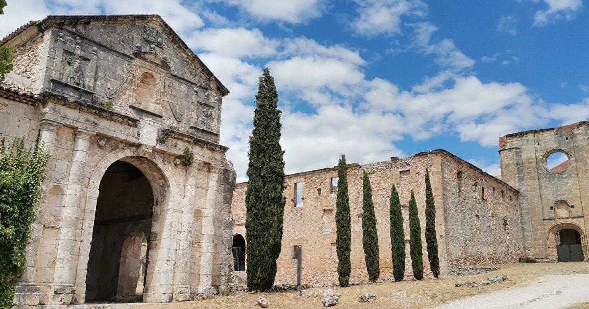 El impresionante monasterio cisterciense de Guadalajara que de verdad hace que te sientas en el medievo