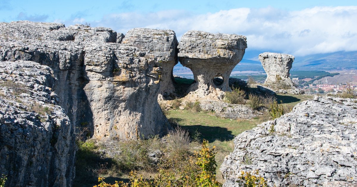 El impresionante Monumento Natural de Palencia con formaciones rocosas únicas y rutas de senderismo