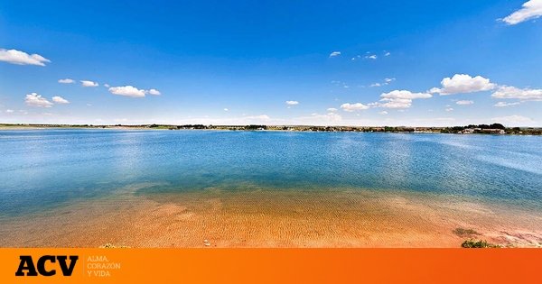 El oasis que tienes que visitar sí o sí este verano en Castilla-La Mancha: una espectacular playa en el interior de España