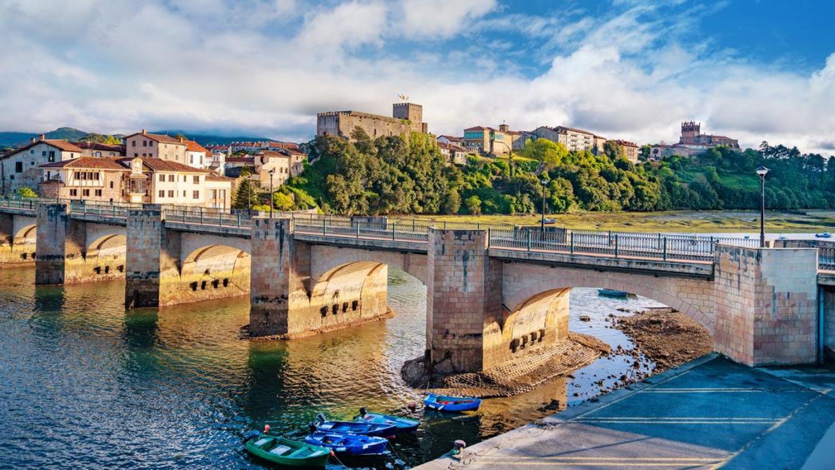 El pueblo cántabro con vistas espectaculares al mar y a la montaña que hay que visitar al menos una vez en la vida