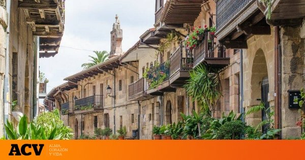 El pueblo con casonas emblemáticas y arquitectura montañesa que los Reyes Católicos convirtieron en Camino Real