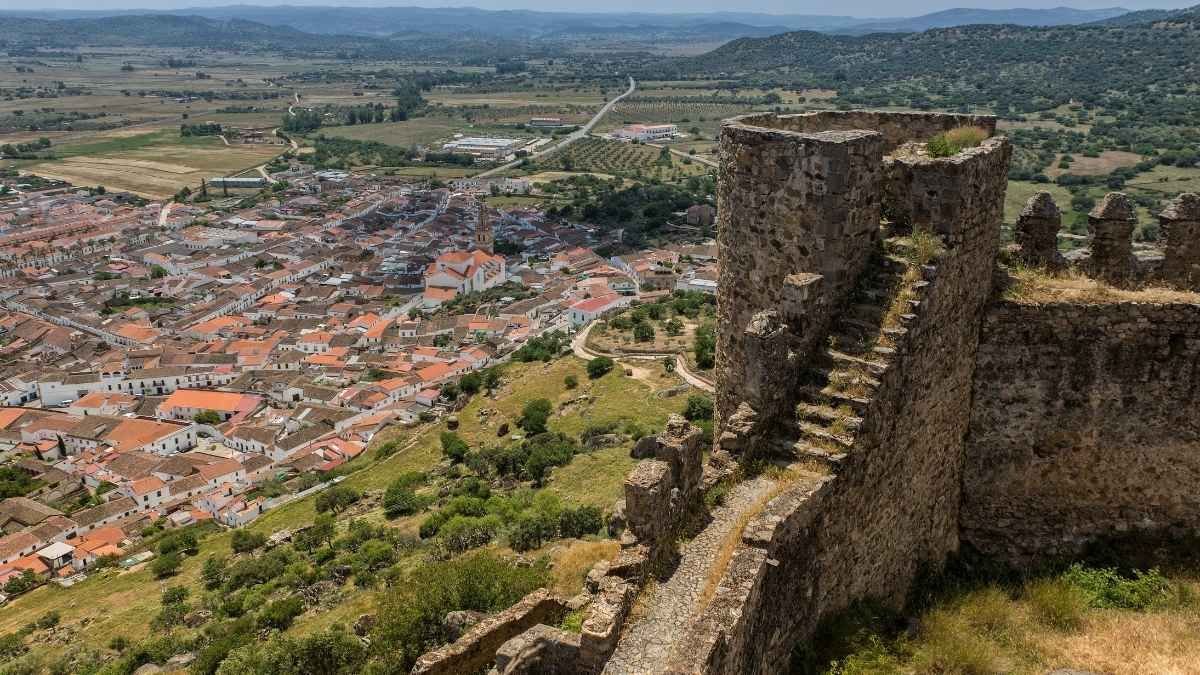 El pueblo con la cerveza más barata y un castillo templario: 