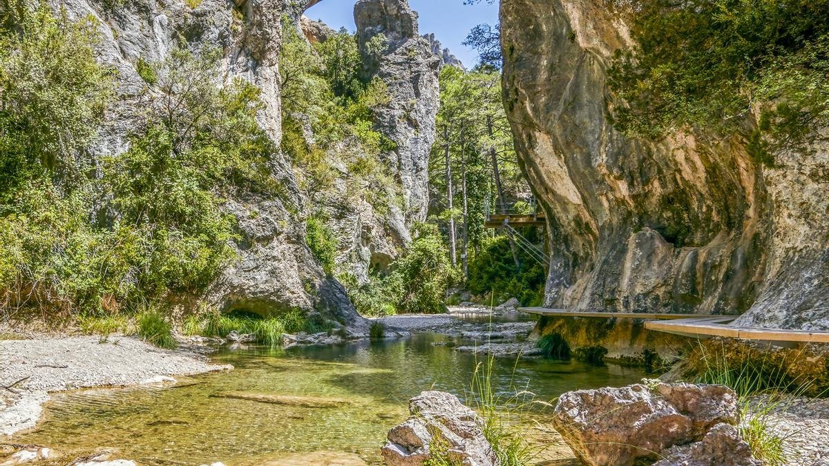 El pueblo con más piscinas naturales de España: más de una decena de zonas de baño y edificaciones del siglo XIV