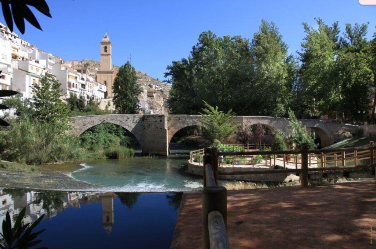 El pueblo con piscina natural de Castilla-La Mancha elegido como uno de los más bonitos de España - ENCLM