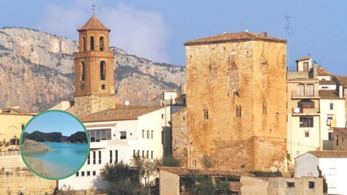 El pueblo de 90 vecinos de Aragón con una playa turquesa y acantilados rojos