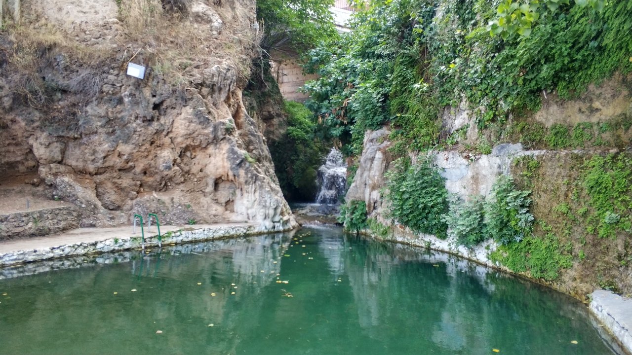 El pueblo de Albacete que tiene una piscina natural en su casco histórico