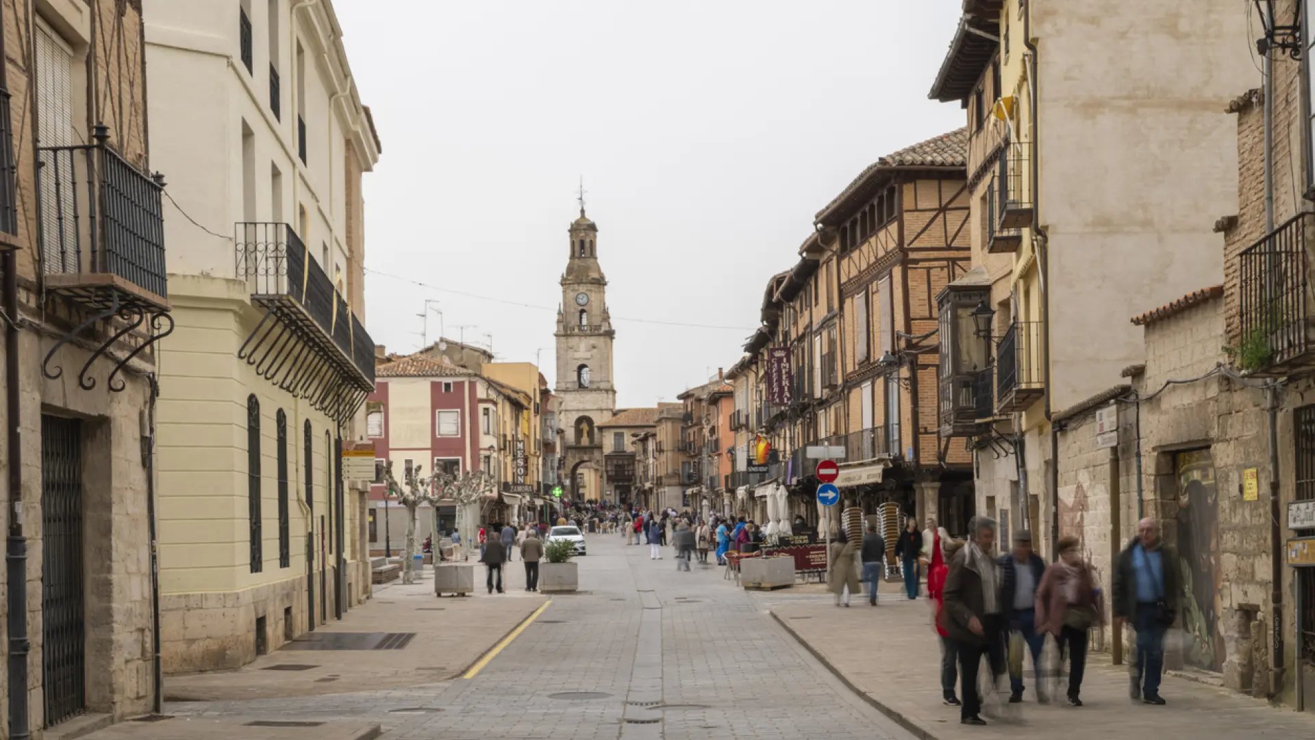 El pueblo de España donde nació Plex: bodegas de vino subterráneas, iglesias mudéjares y un puente medieval