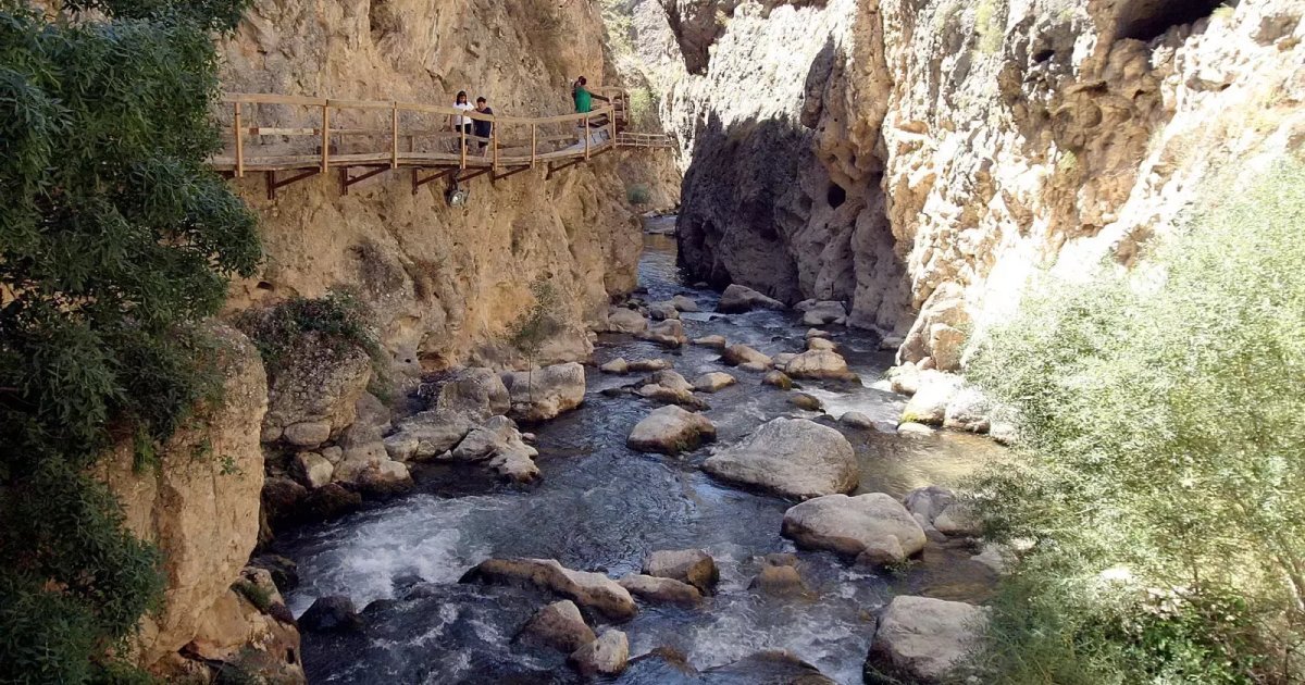 El pueblo de Granada que cuenta con su propio 'Caminito de la reina' y es totalmente gratuito