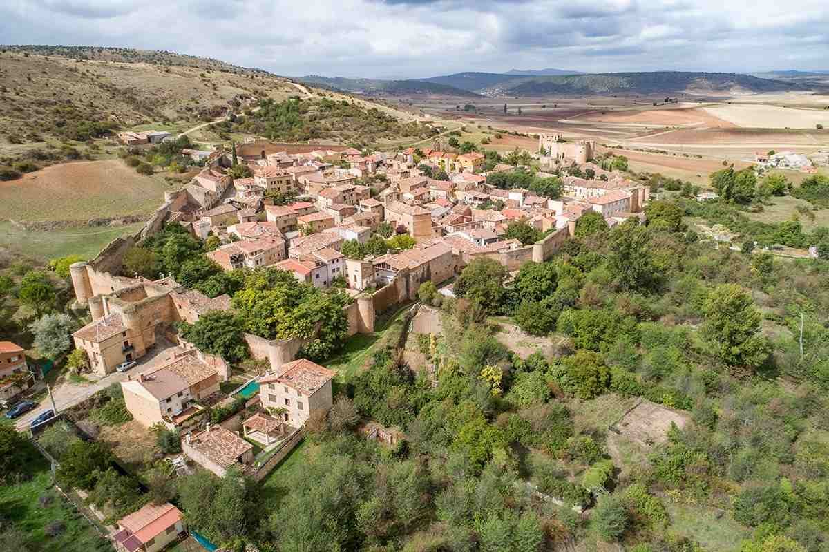 El pueblo de Guadalajara más desconocido: una villa medieval amurallada con solo 100 habitantes - ENCLM