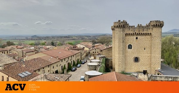 El pueblo de interior de España que hay que visitar sí o sí: tiene un castillo del siglo XV con una bodega de vinos en su interior