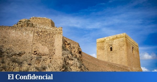 El pueblo de Murcia que alberga una espectacular fortaleza construida por Alfonso X: está lleno de patrimonio histórico