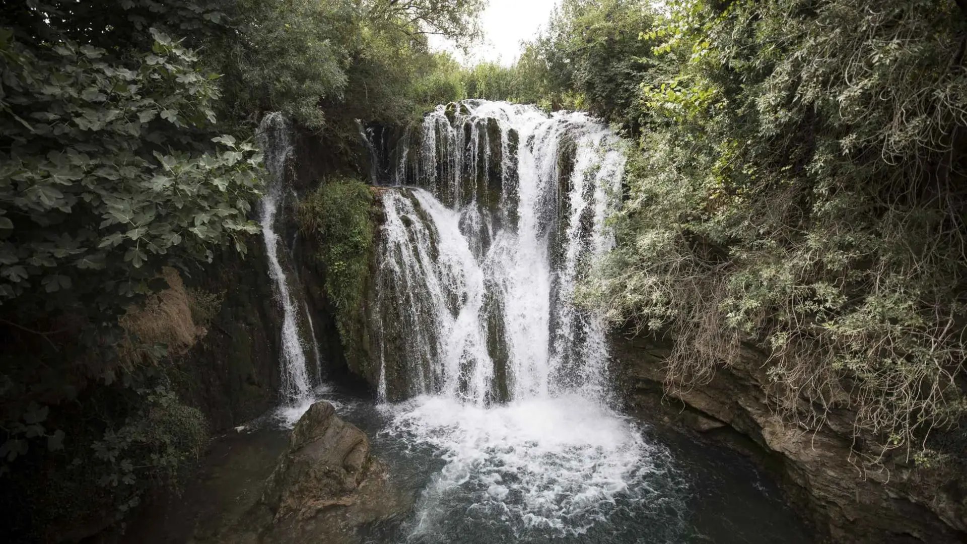 El pueblo de Zaragoza con una increíble cascada: entre los mejores para ver el eclipse solar de 2026