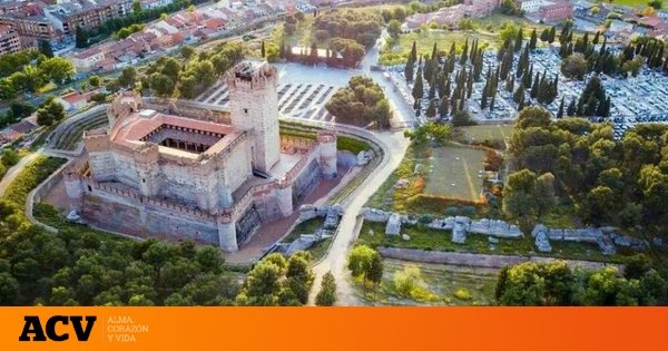 El pueblo donde murió Isabel la Católica: tiene la plaza mayor más grande de España y el mercado de abastos más antiguo