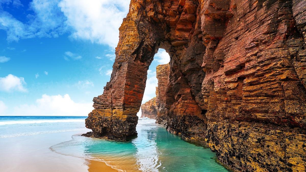 El pueblo más bonito de España en verano es un auténtico desconocido con playas que son un diamante en bruto