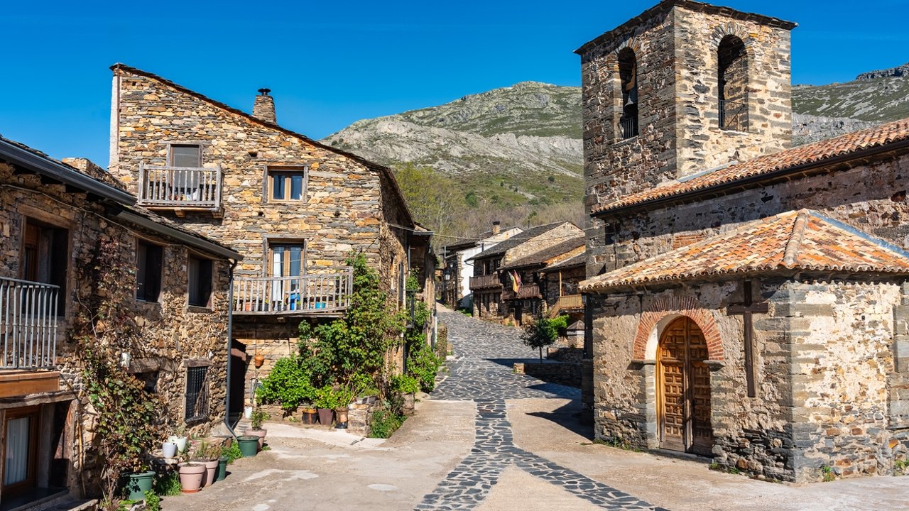 El pueblo más bonito de España para viajar en junio de 2025 está en Guadalajara según National Geographic