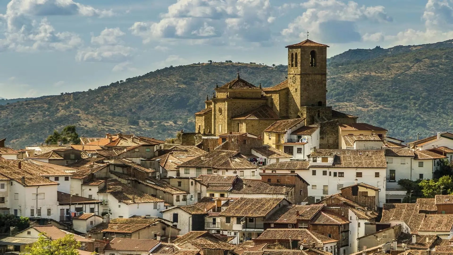 El pueblo más bonito de España para viajar en noviembre: calles medievales, una judería única para una escapada desde Aragón