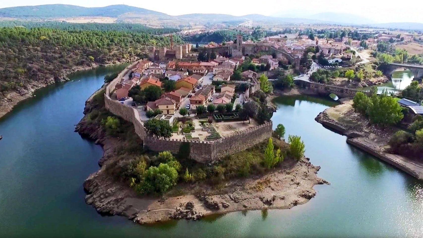El pueblo más bonito de Madrid según National Geographic está a 30 minutos: se puede navegar en velero y de estilo medieval