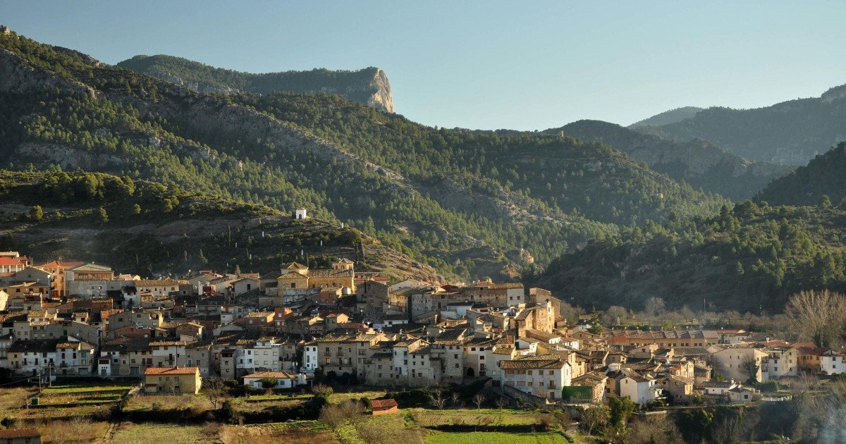 El pueblo medieval de Teruel con pozas secretas y vestigios de los caballeros templarios