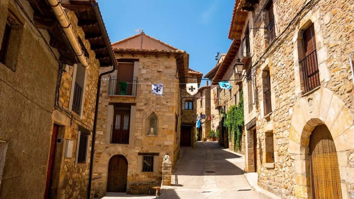 El pueblo medieval más bonito de Teruel tiene el mejor restaurante de la provincia, un increíble castillo y solo 141 habitantes