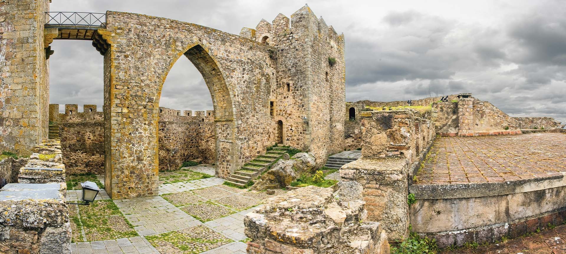 El pueblo sin turismo y con uno de los castillos mejor conservados de España