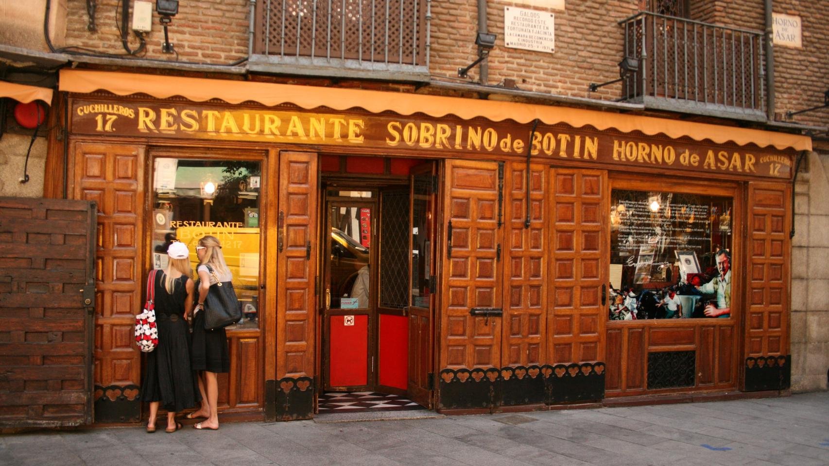 El restaurante más antiguo del mundo está en Madrid: tiene el mejor cochinillo y cordero asado
