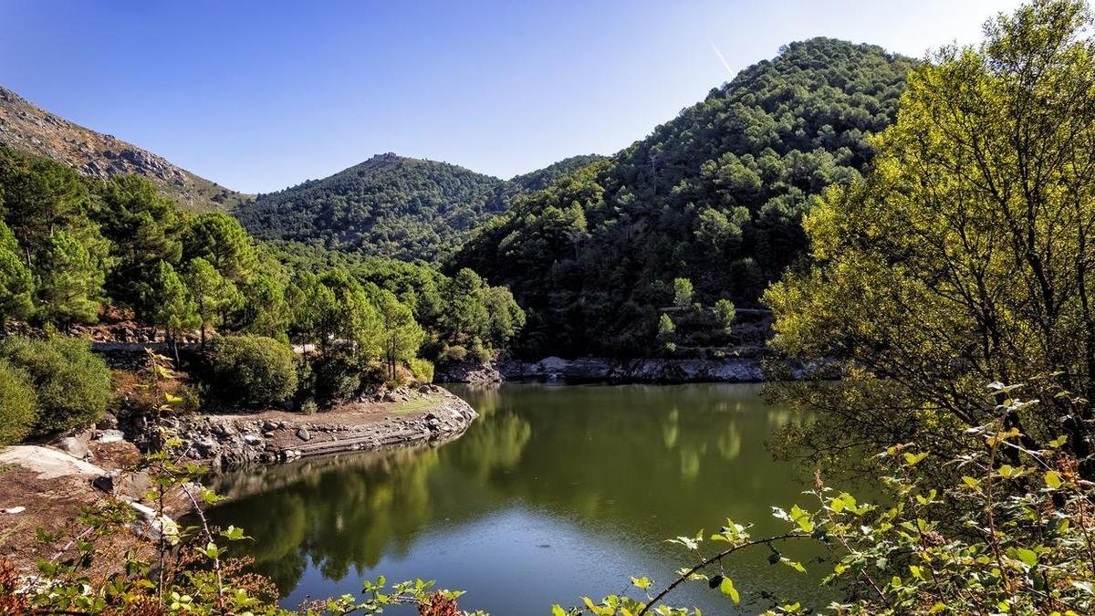 El rincón de Castilla y León que nadie conoce: tiene una piscina natural y una ruta de senderismo única en el mundo