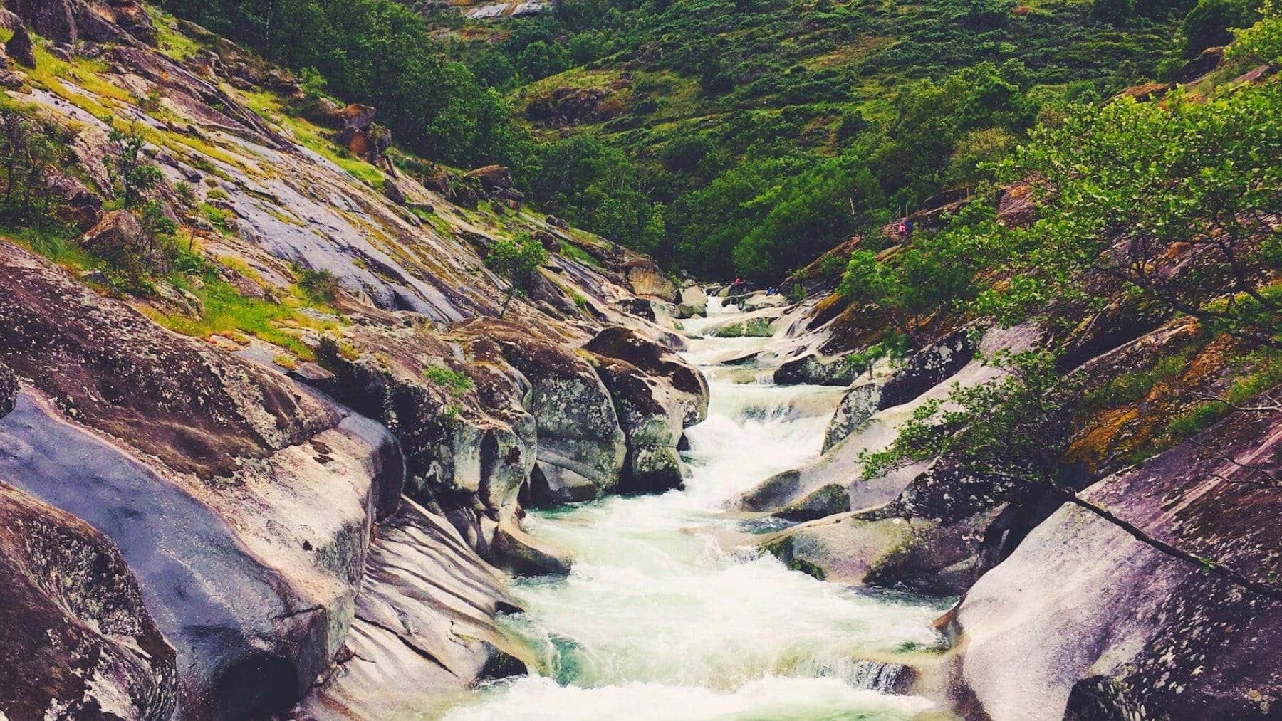 El Valle del Jerte no sólo tiene cerezos: éstas son las piscinas naturales que debes visitar este verano