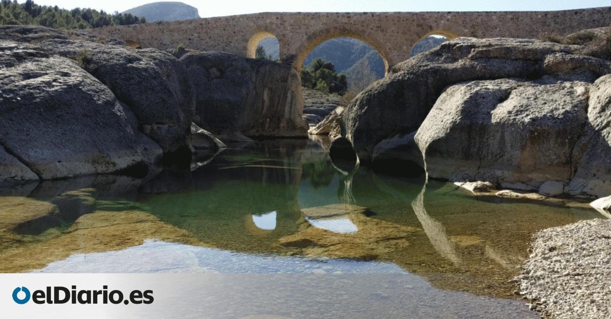 En todos estos lugares podrás darte un buen baño y lo harás debajo de puentes cargados de historia