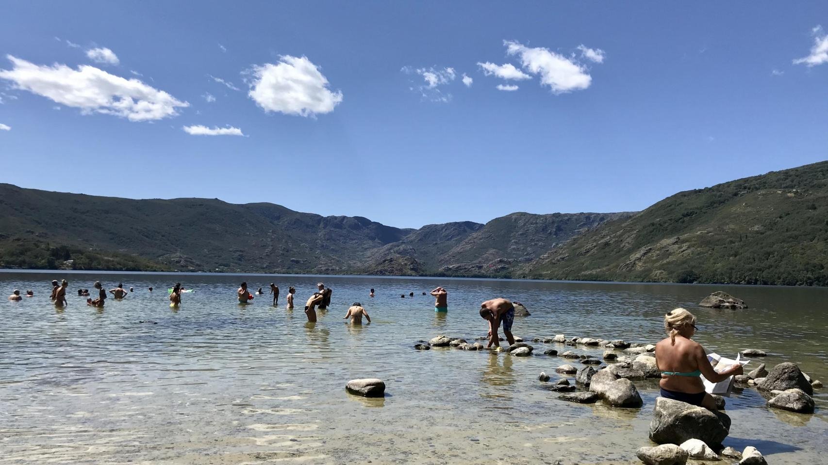 En Zamora sí hay playa: las mejores zonas de la provincia para darse un chapuzón en entornos únicos este verano